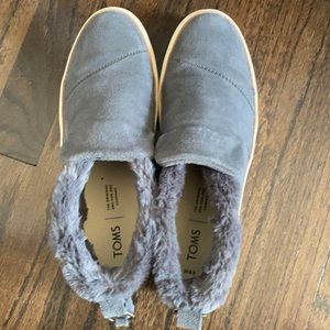 Tom’s slip ons, like new